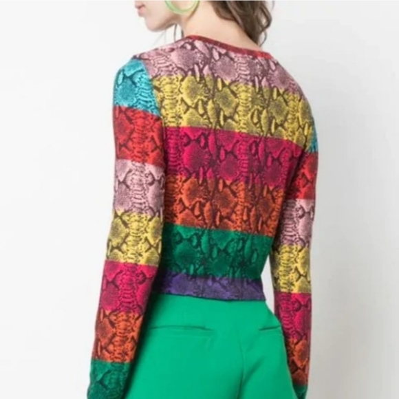 Alice + Olivia Delaina Rainbow Snake Print Crop Top - Picture 4 of 6